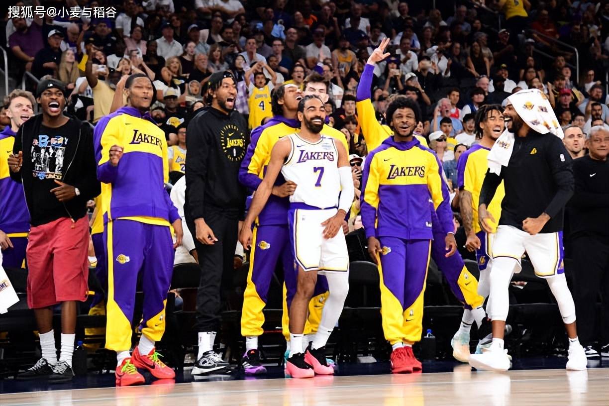 勇士队防守顶尖，波斯特超越格林，科尔应给予更多首发机会。（勇士防守强势，波斯特表现胜格林，科尔该增加其先发机会）