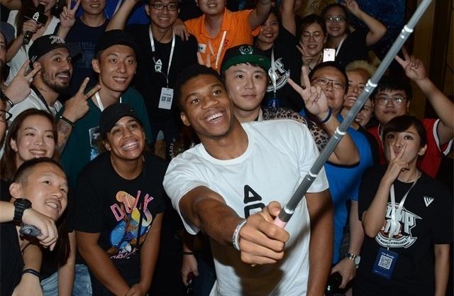 英媒：吉达国民想世界杯后签维尼修斯，准备开5年10亿欧薪水（英媒：吉达国民计划在世界杯后签下维尼修斯，拟开出5年总薪10亿欧）