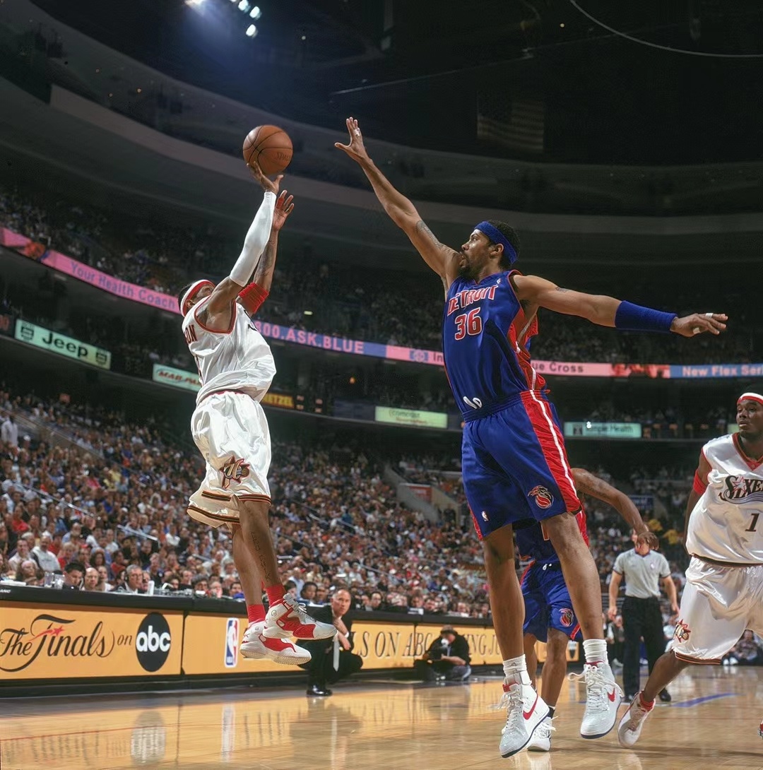 永远的黑豹，葡萄牙队正式发布致敬传奇尤西比奥的特别款球衣（葡萄牙队发布致敬尤西比奥特别战袍，“黑豹”传奇永恒）