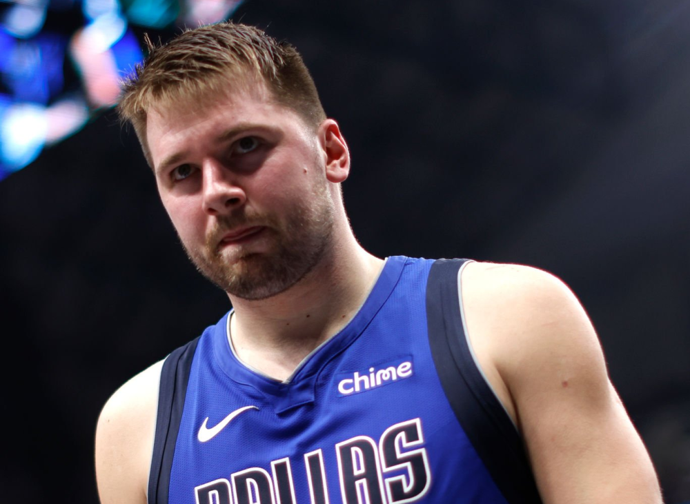 巴特萨吉感谢球迷支持，庆祝球队重要胜利（巴特萨吉向球迷致谢，欢庆球队关键胜利）