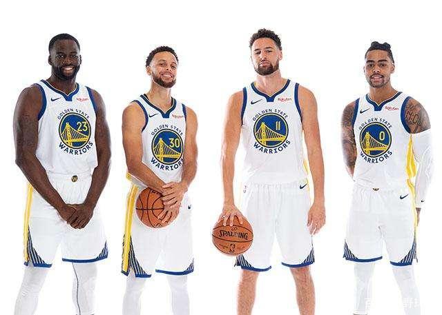 太阳报：麦克托米奈领意甲最佳球员奖，被女友透视着装抢风头（太阳报：麦克托米奈荣膺意甲最佳，女友透视造型抢尽风头）