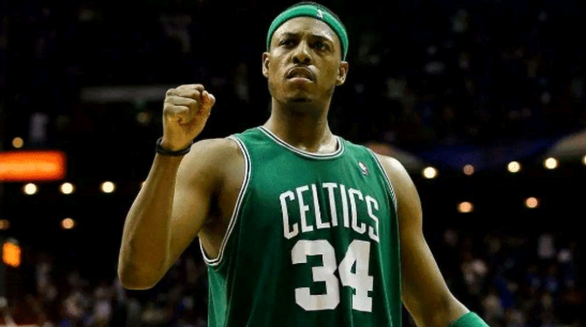 莱万传记：巴萨曾要求停止进球，不然需付给拜仁250万奖金（莱万传记披露：为避免向拜仁支付250万欧奖金，巴萨曾要求他别再进球）