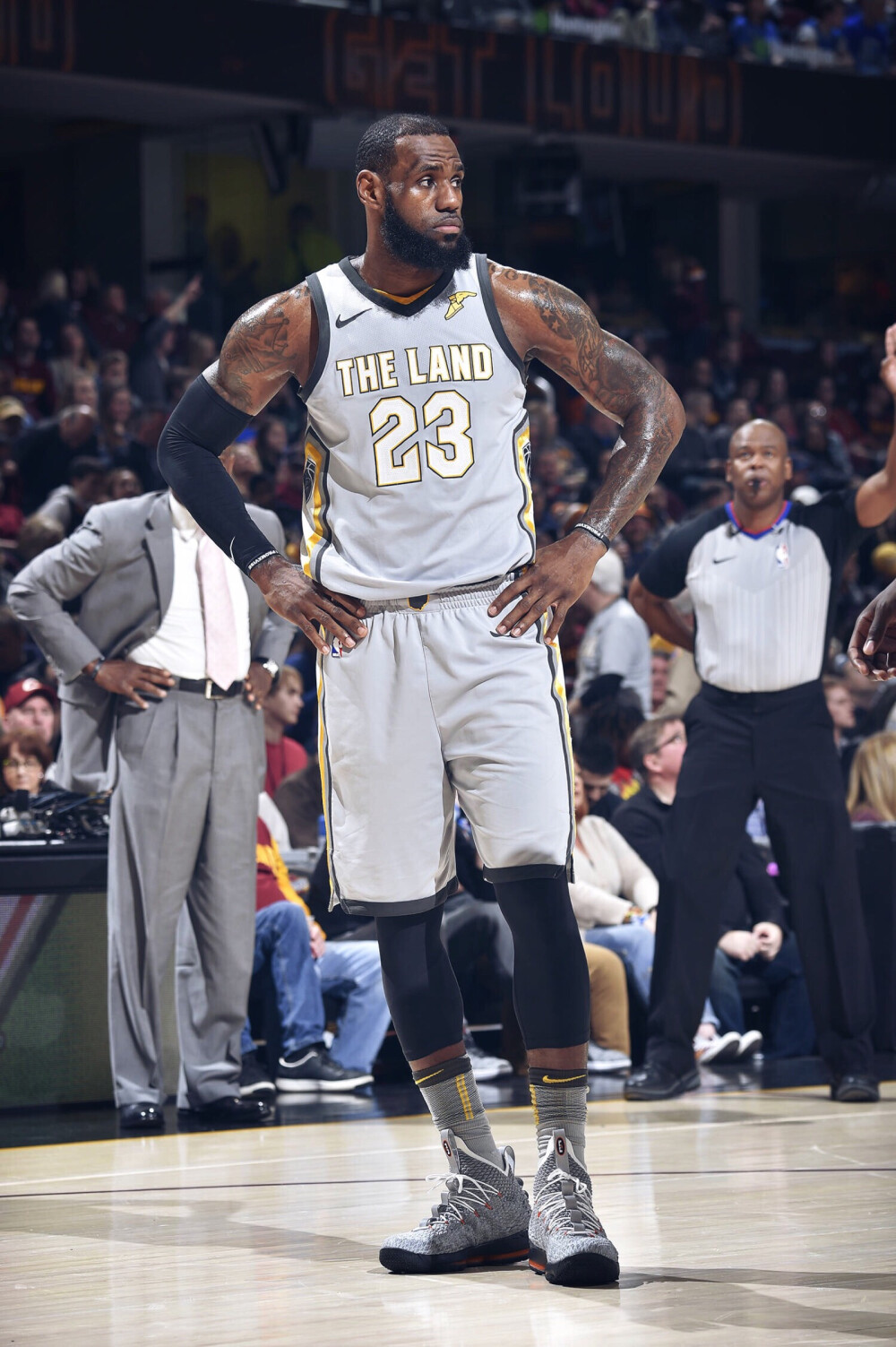 丁俊晖再次大战奥沙利文，追平比分状态火爆（丁俊晖再战奥沙利文，强势扳平比分状态爆棚）