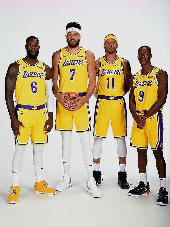 U22国足战韩国首发与负越南相比仅更换门将，王博豪继续出任中锋（U22国足对阵韩国首发仅门将变动，王博豪仍担任中锋）