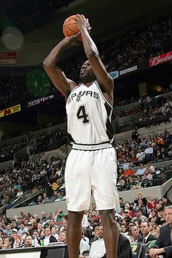 对位防守几乎无懈可击（盯人防守近乎滴水不漏）